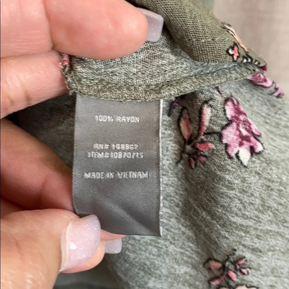 NWT Torrid Lovesick Floral Print Olive Color Top Size 4X - Picture 5 of 6